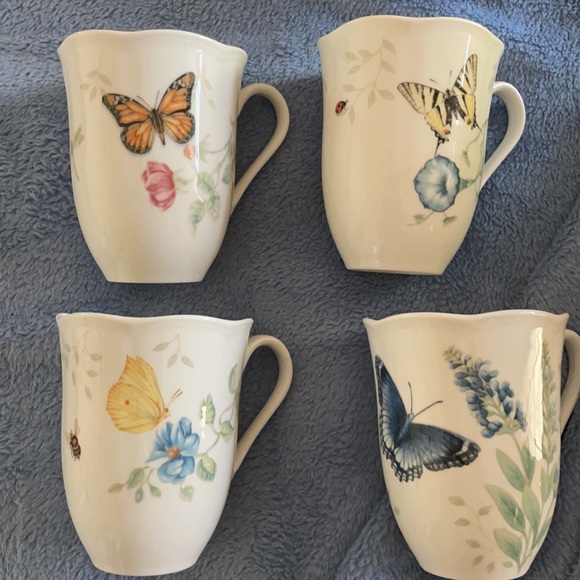 Set of 4 mugs